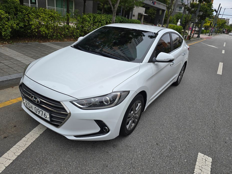 Hyundai AVANTE 2016