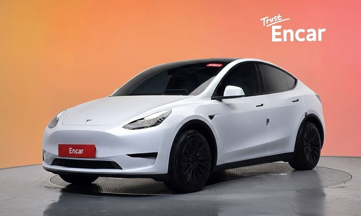 Tesla Model Y 2024