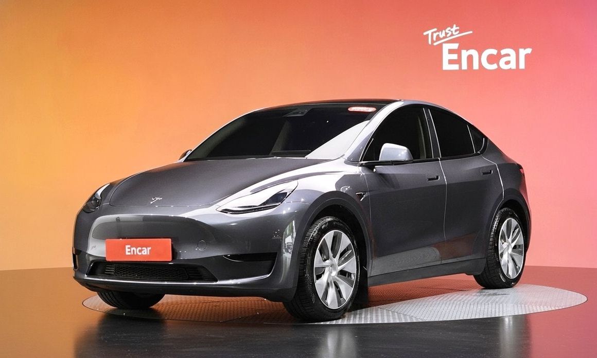 Tesla Model Y 2024