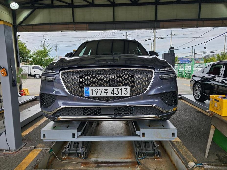 Genesis GV70 2025