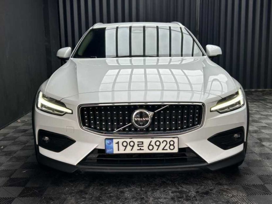 Volvo V60 2023
