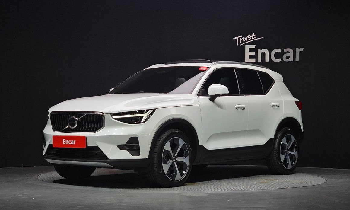 Volvo XC40 2025