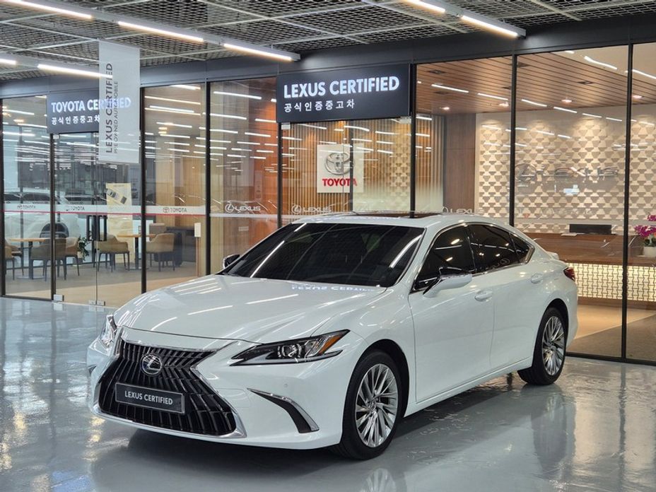 Lexus ES 2023