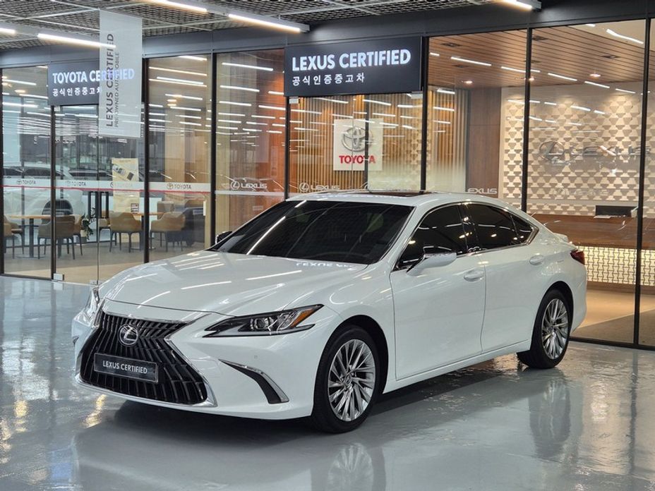 Lexus ES 2023