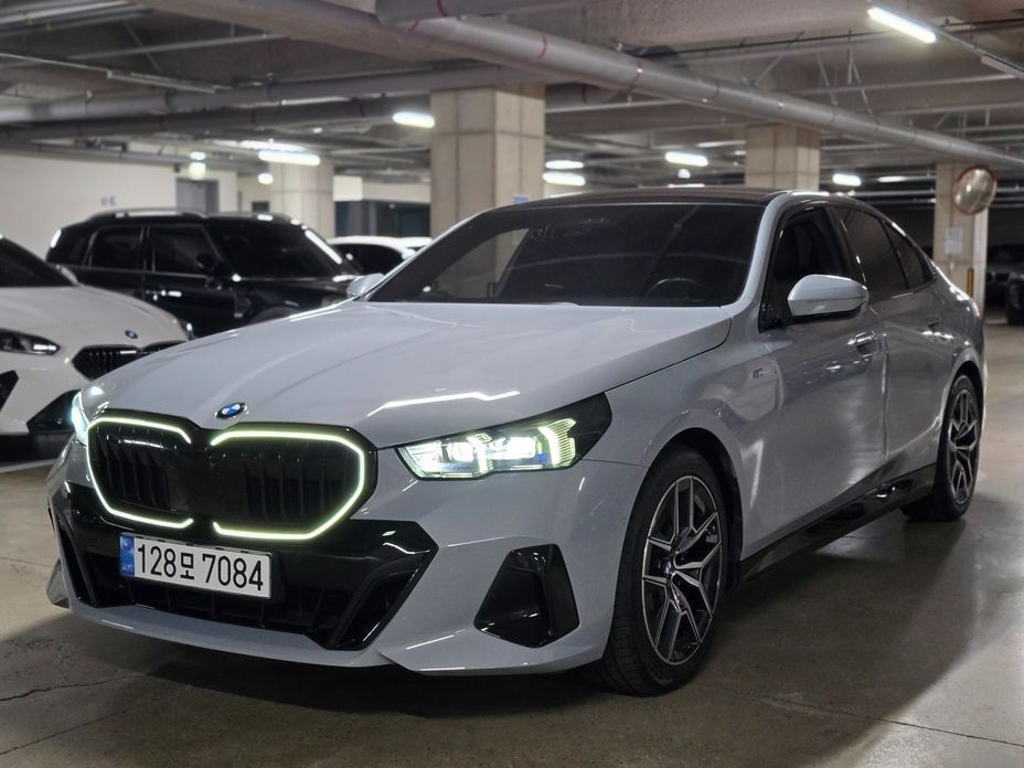 BMW 5-Series 2024