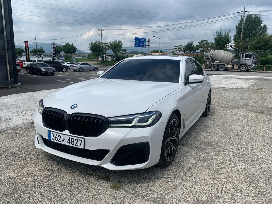 BMW 5-Series 2023