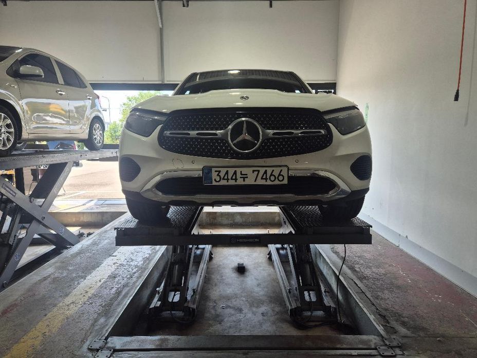 Mercedes-Benz GLC-Class 2025