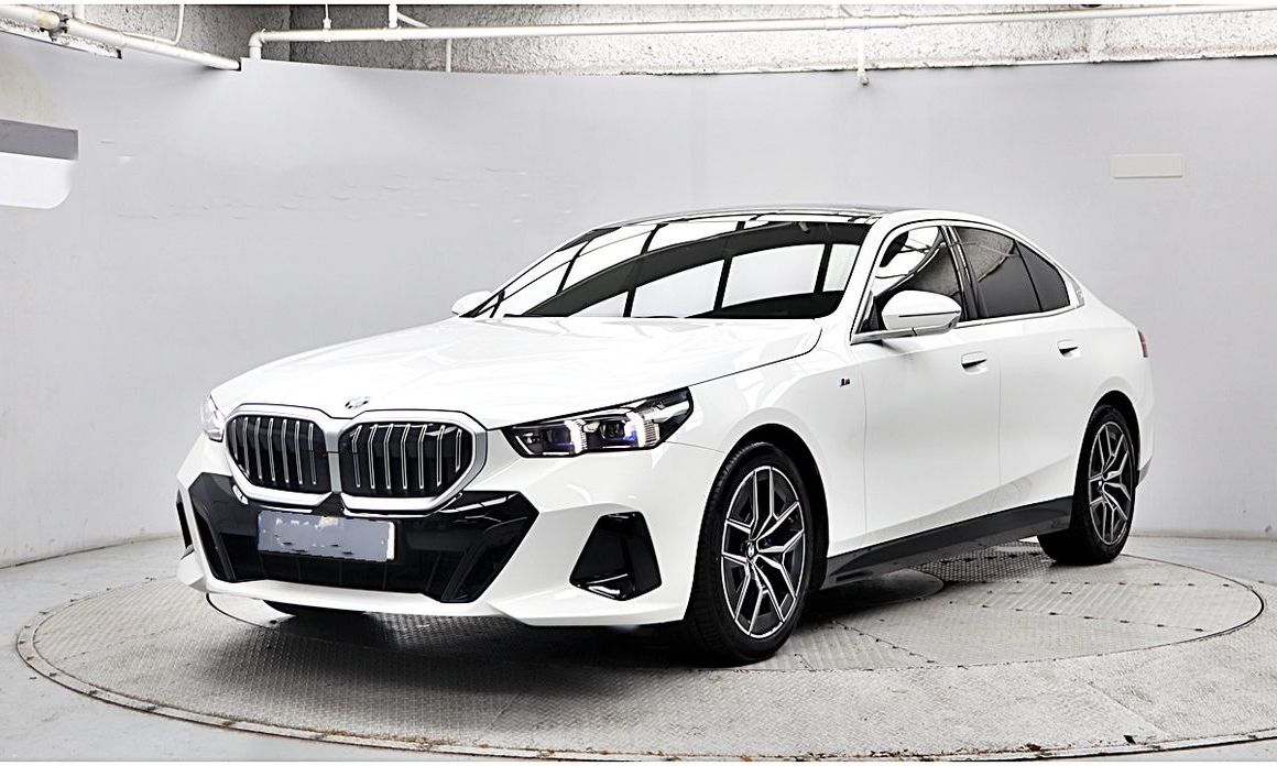 BMW 5-Series 2024