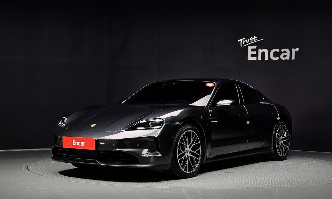 Porsche Taycan 2025