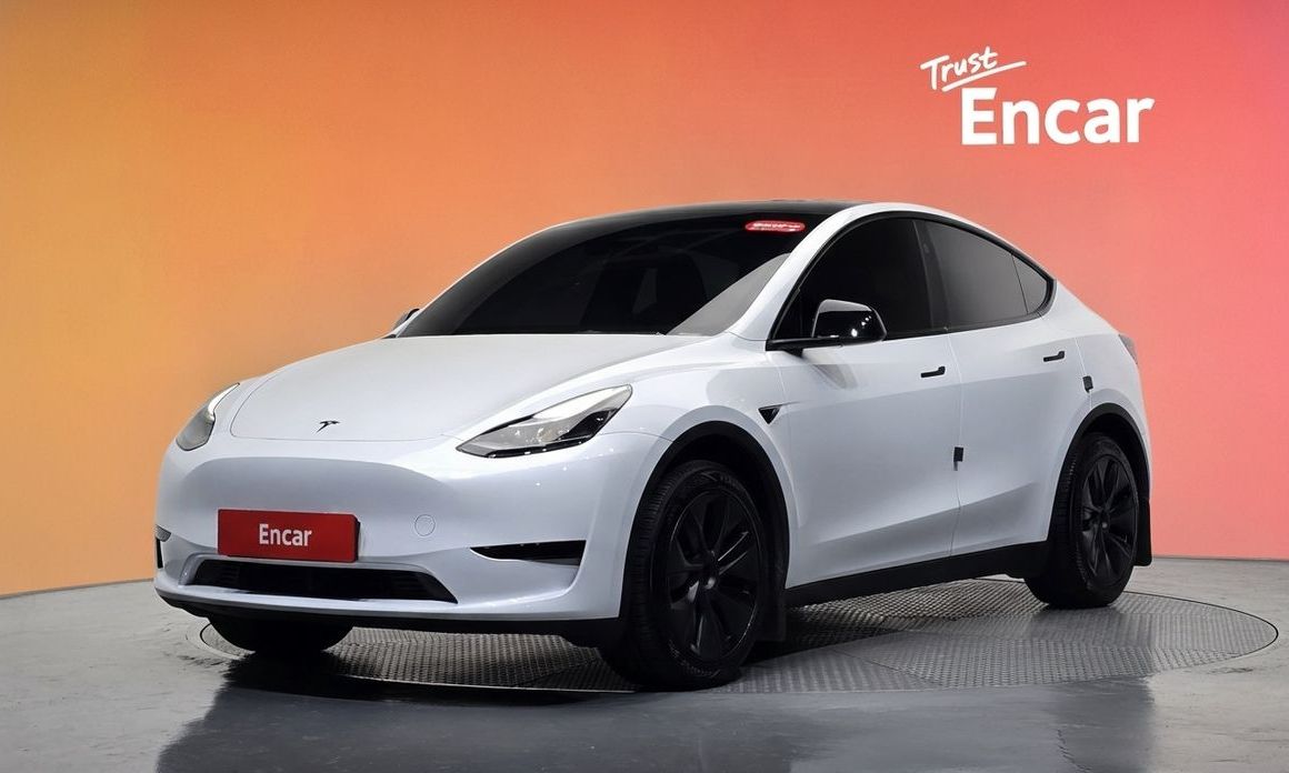 Tesla Model Y 2025