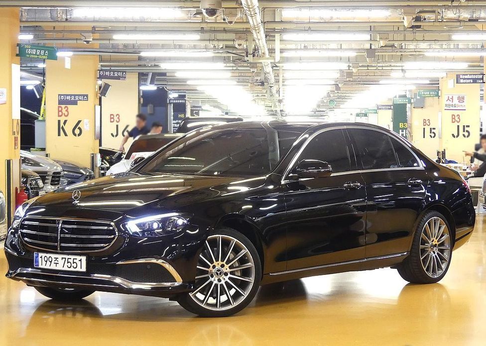 Mercedes-Benz E-Class 2023