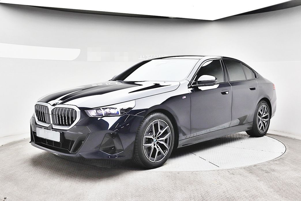BMW 5-Series 2024