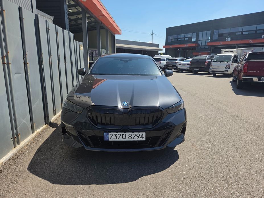 BMW 5-Series 2024