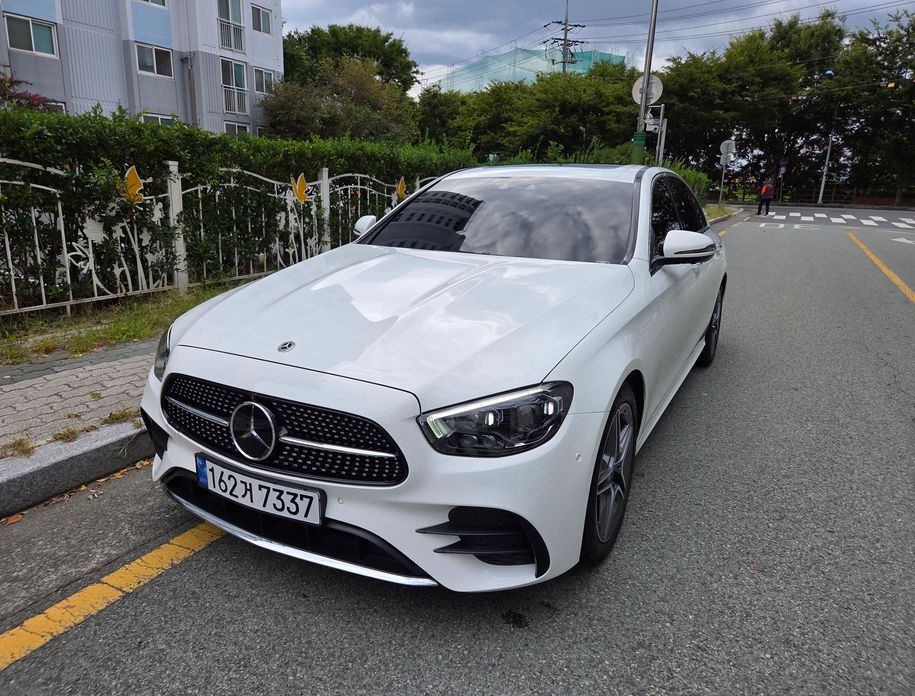 Mercedes-Benz E-Class 2023