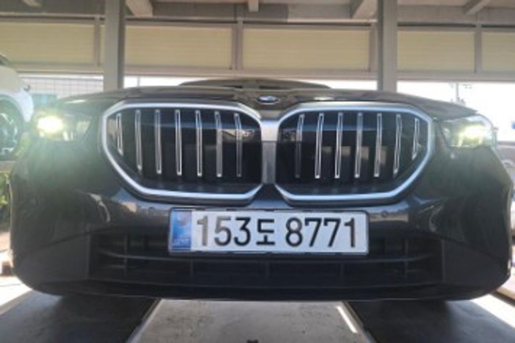 BMW 5-Series 2025