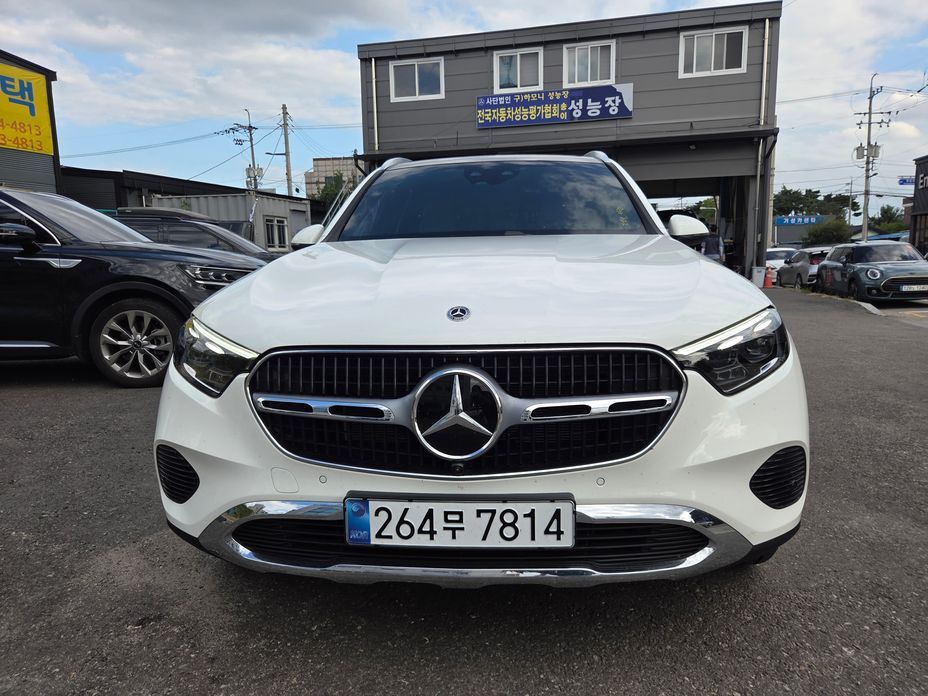 Mercedes-Benz GLC-Class 2025