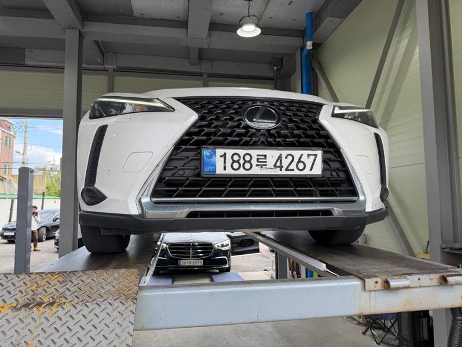 Lexus UX 2024