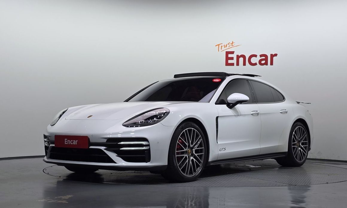 Porsche Panamera 2021