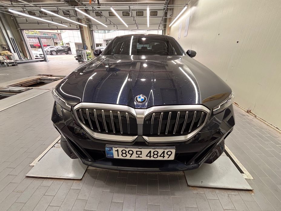 BMW 5-Series 2024