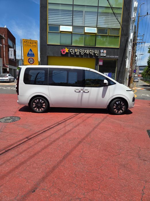 Hyundai Staria 2025