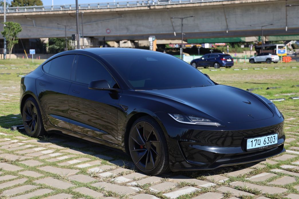 Tesla Model 3 2024