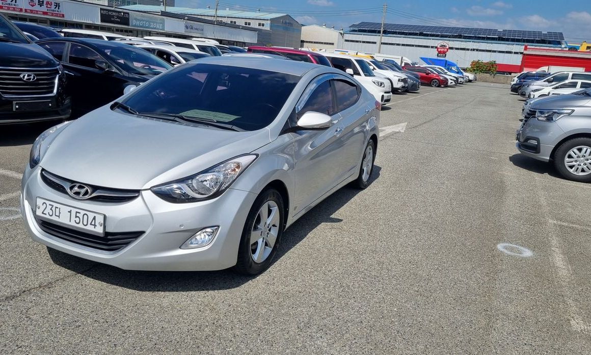 Hyundai AVANTE 2013