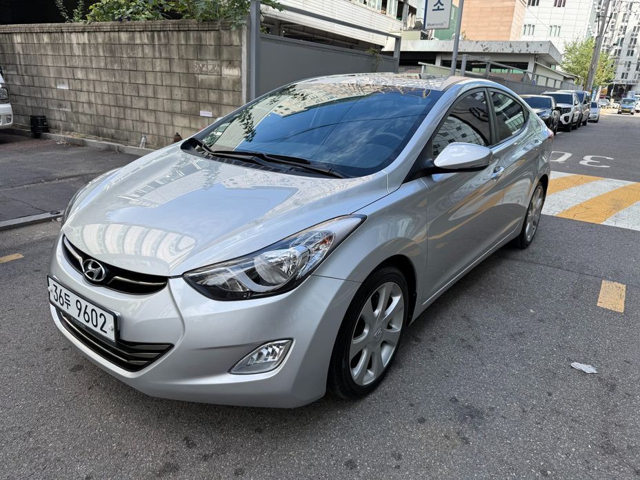 Hyundai AVANTE 2012
