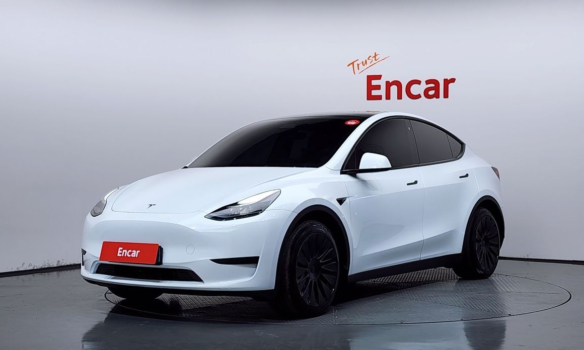Tesla Model Y 2024