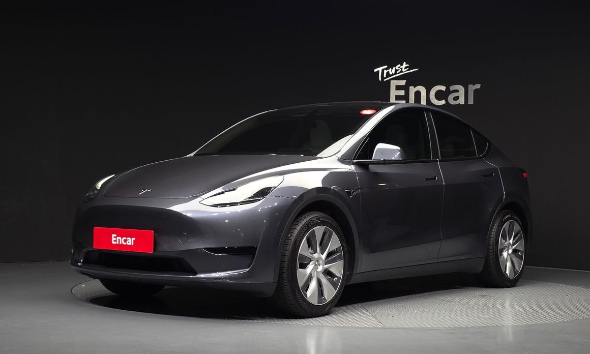 Tesla Model Y 2024