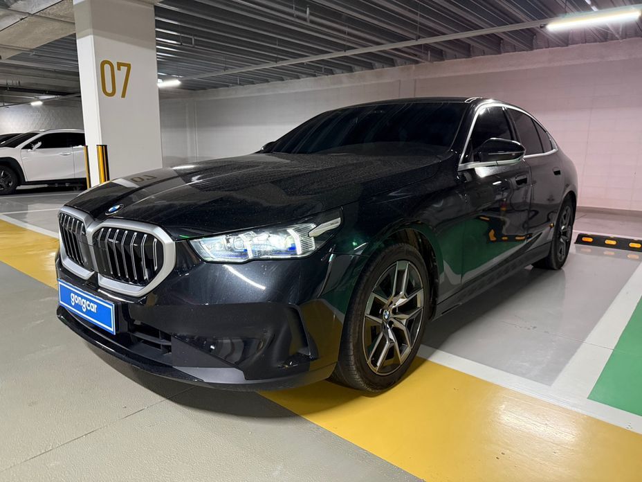 BMW 5-Series 2025