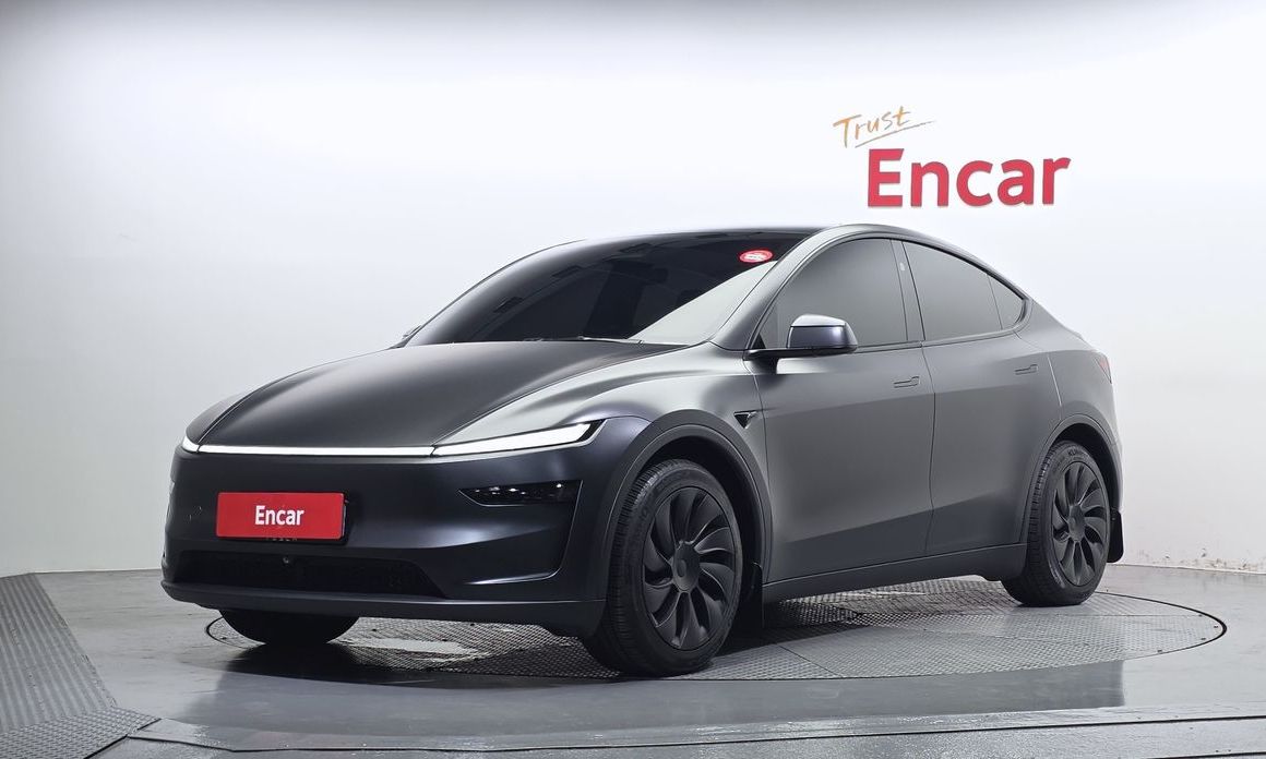 Tesla Model Y 2025