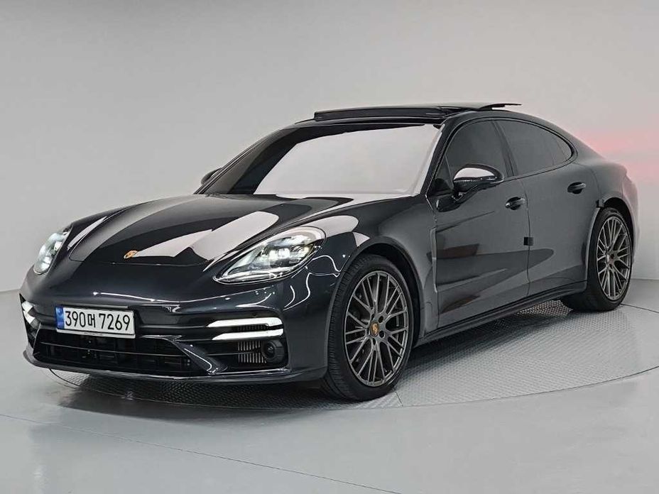 Porsche Panamera 2023