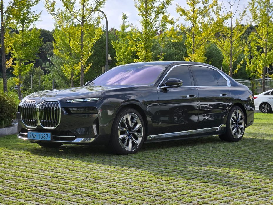 BMW i7 2024