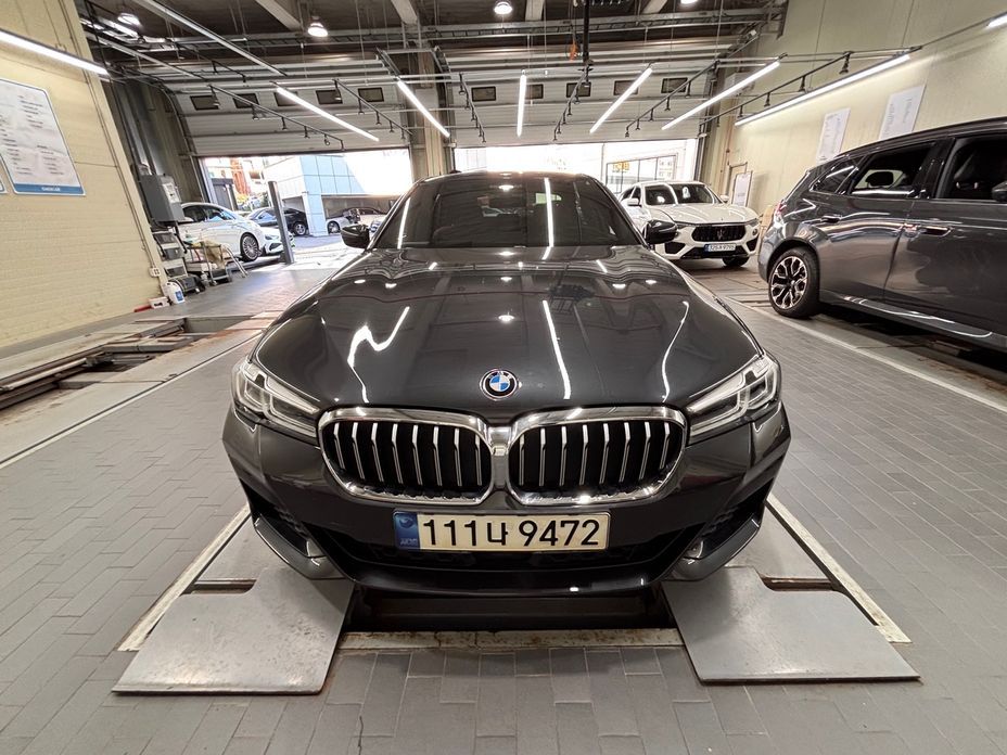 BMW 5-Series 2021