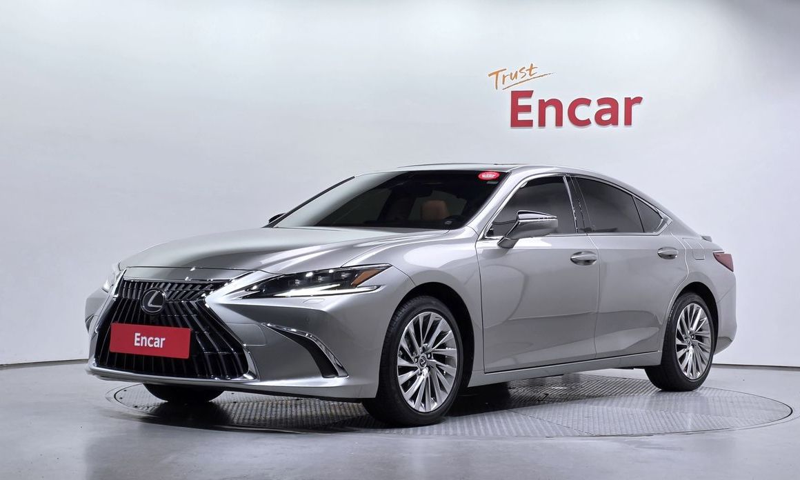 Lexus ES 2025