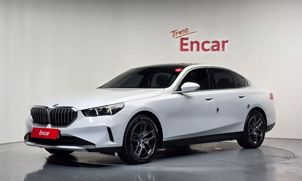 BMW 5-Series 2024