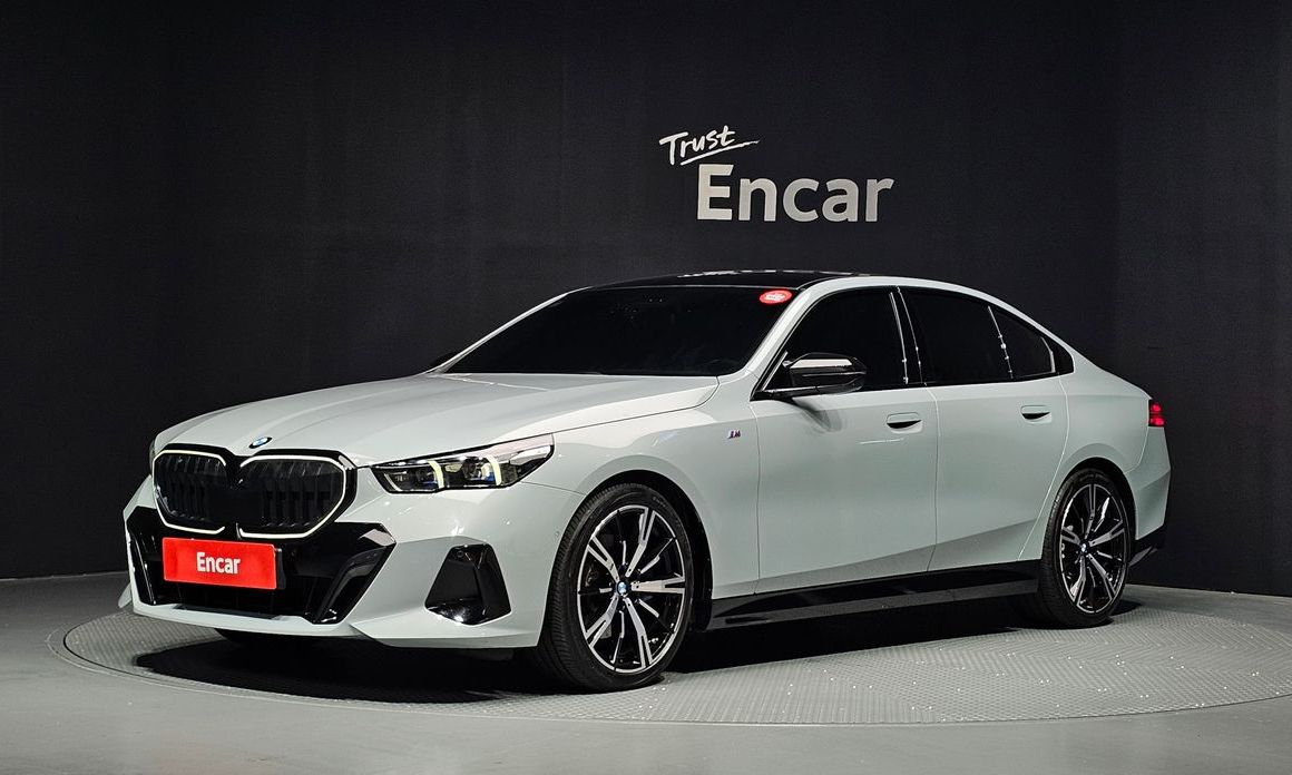 BMW 5-Series 2024
