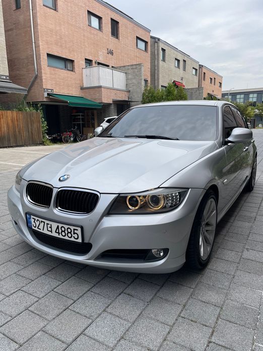 BMW 3-Series 2011