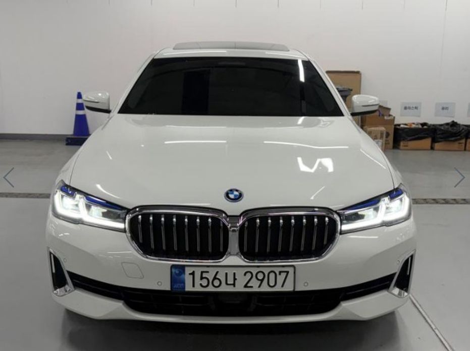 BMW 5-Series 2023