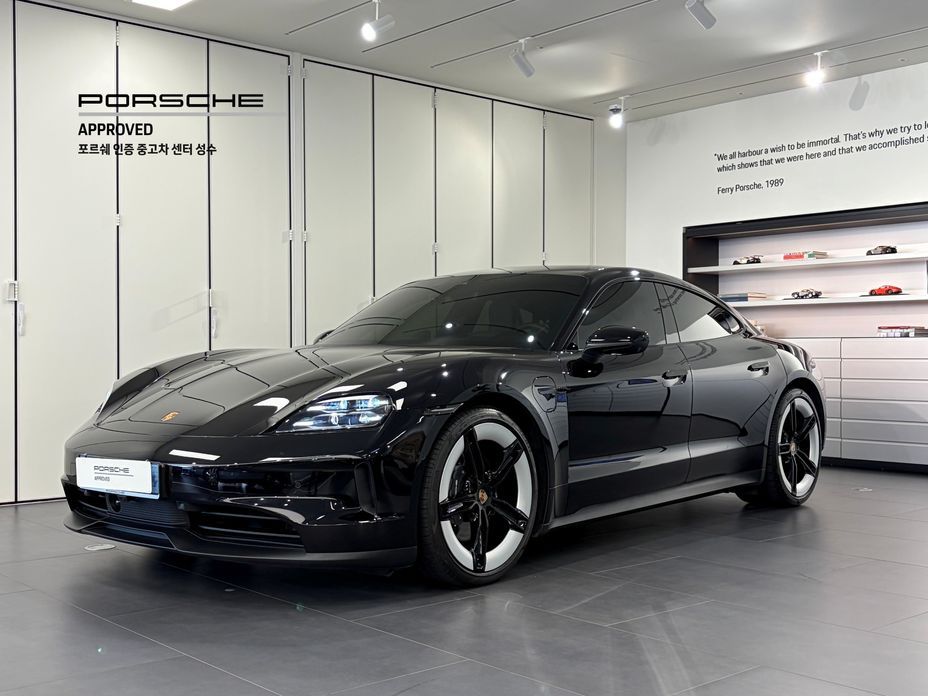 Porsche Taycan 2025