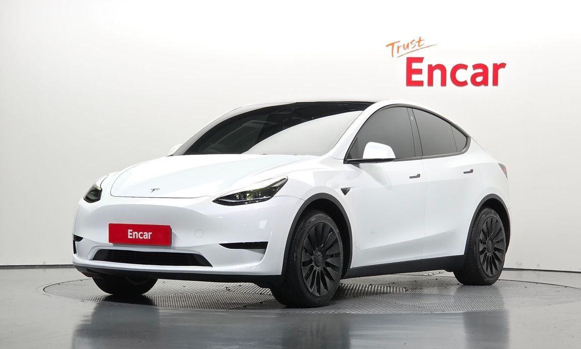 Tesla Model Y 2024