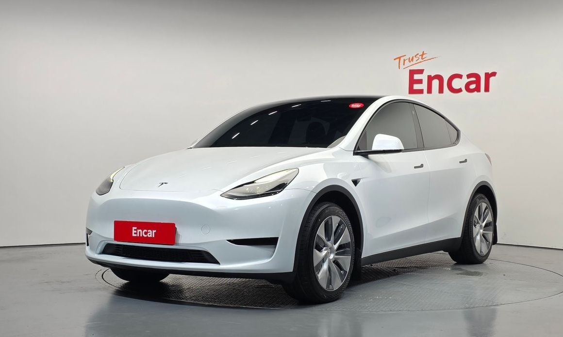 Tesla Model Y 2024