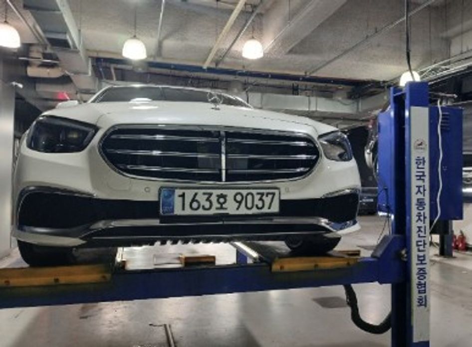 Mercedes-Benz E-Class 2023