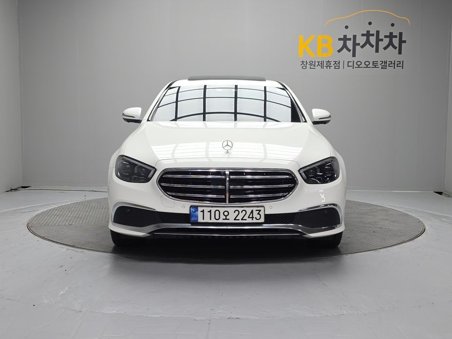 Mercedes-Benz E-Class 2022