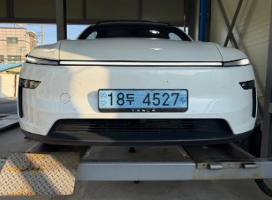 Tesla Model Y 2025
