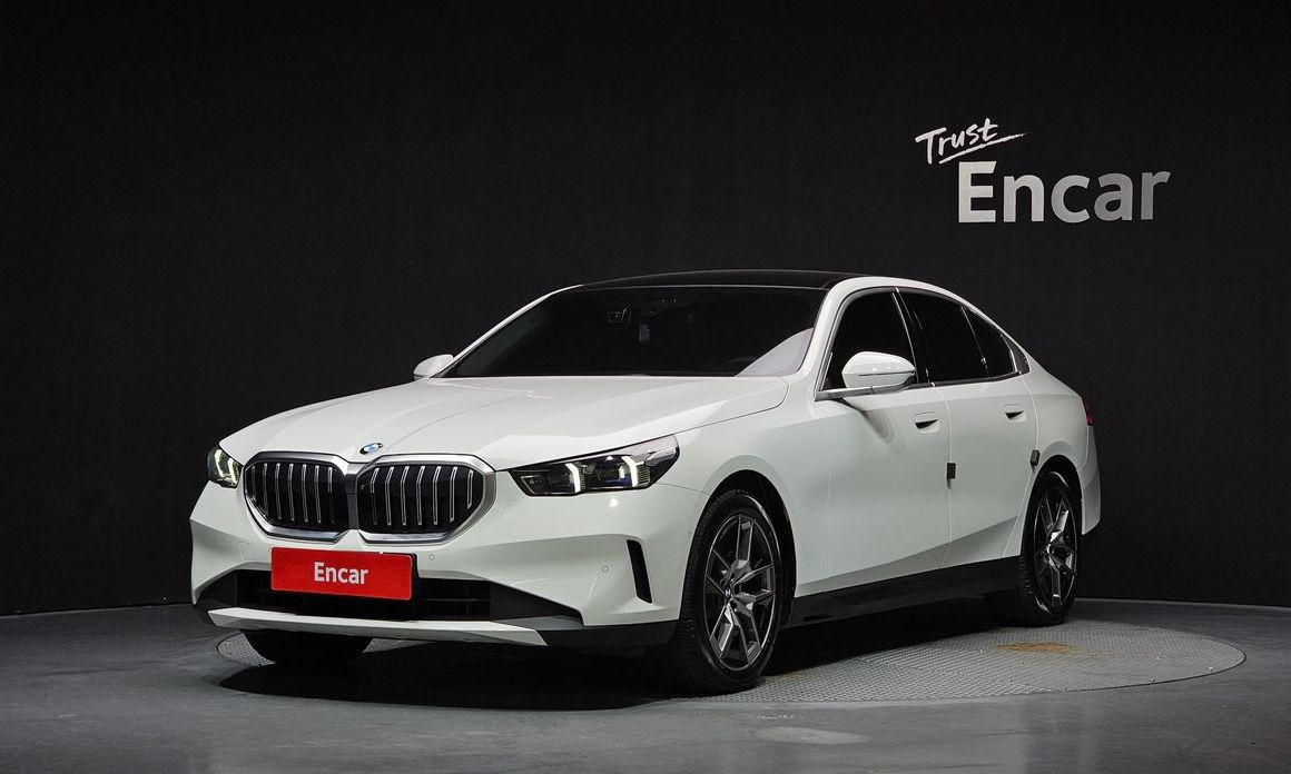 BMW 5-Series 2024