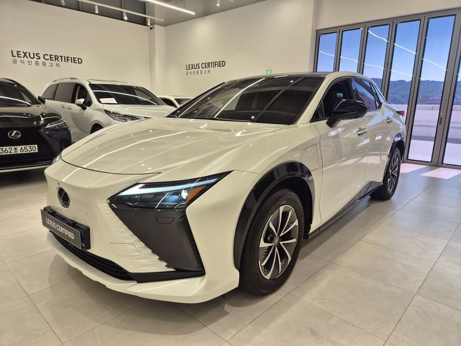 Lexus RZ 2023