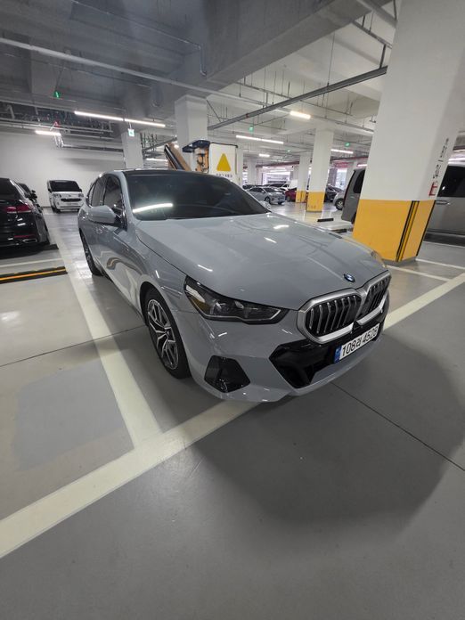 BMW 5-Series 2024