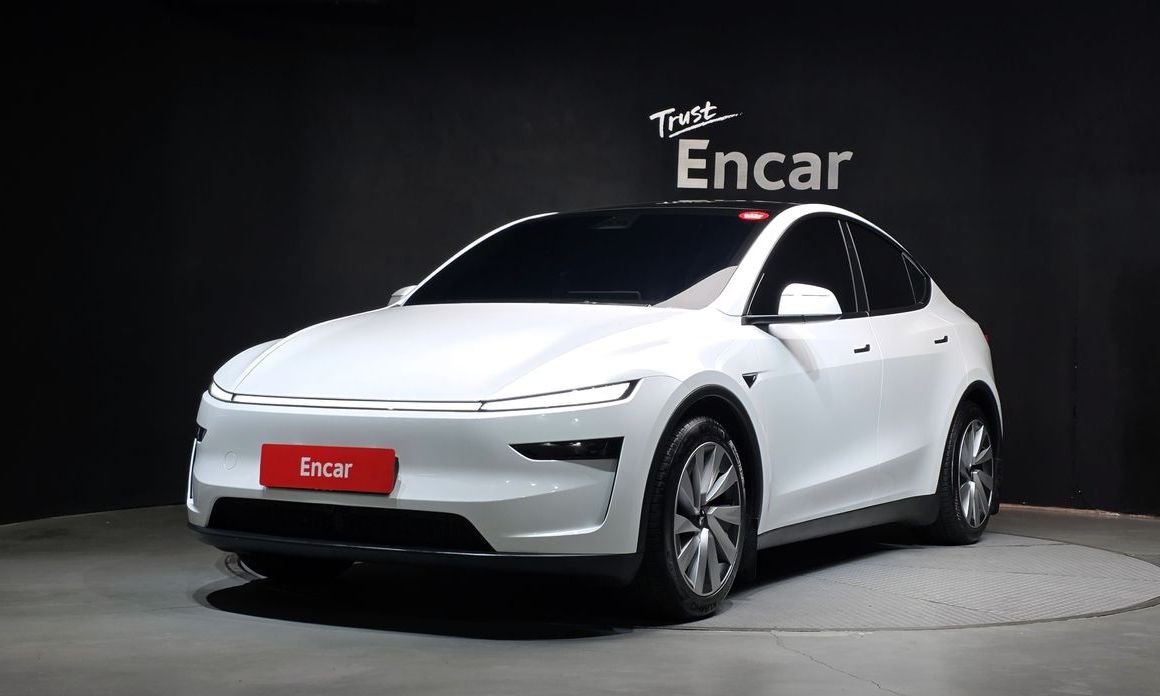 Tesla Model Y 2025