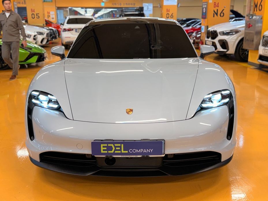Porsche Taycan 2021